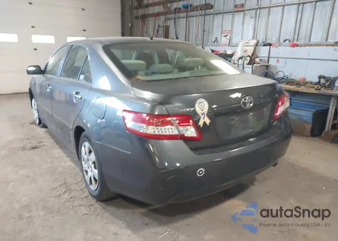 2010 Toyota Camry Le z USA, uszkodzony, nr VIN 4T4BF3EK6AR058841